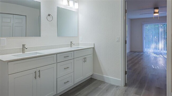 Building Photo - 4395 NE 33rd Ave