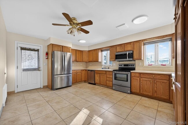 Building Photo - 46 Bedford Ave