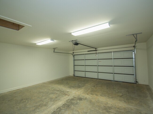 Building Photo - 17846 Sallows Dr