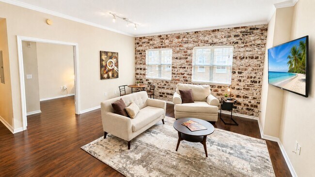 Building Photo - Annual furnished OPTIONAL 2-bed 2-bath upscale condo in the Broadway Promenade
