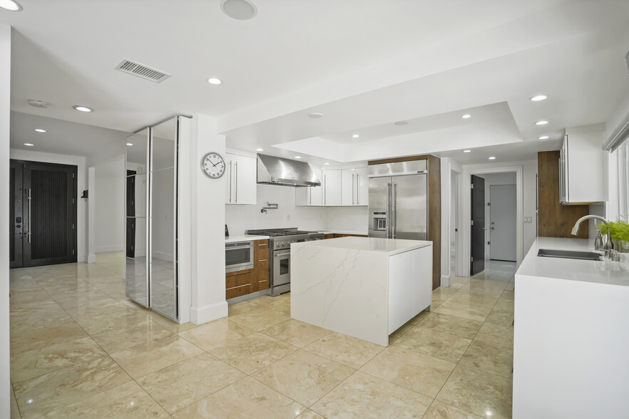 Building Photo - 16544 Park Lane Dr