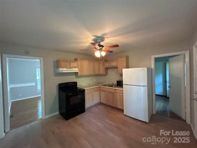 Building Photo - 2818 Ravencroft Dr
