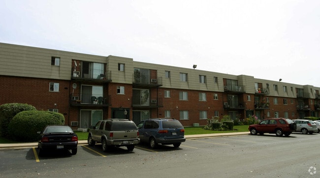 Building Photo - Fairway Greens Apartments