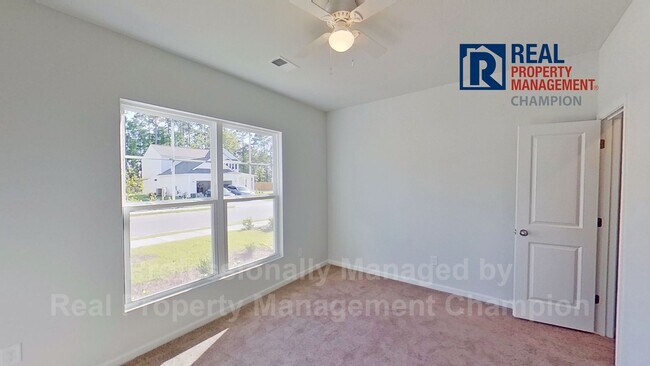Building Photo - Beautiful Home with Spacious and Open Floorplan