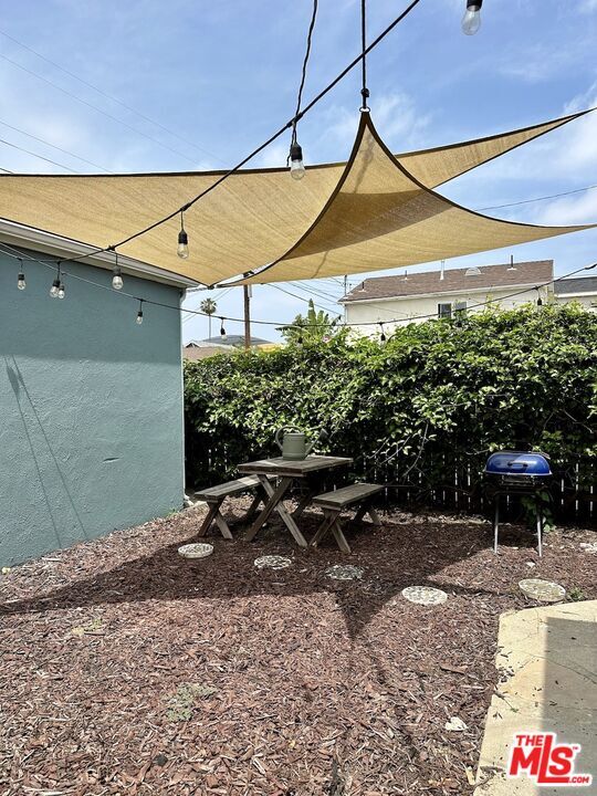 Building Photo - 1075 1/2 Leighton Ave