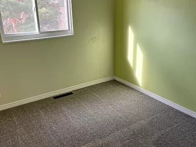 Building Photo - Spacious Home on a Large Lot in Villa Loma...