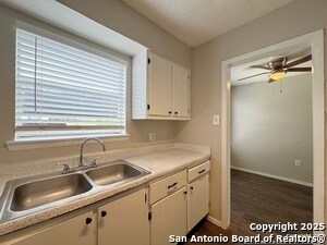 Building Photo - 2802 Lasses Blvd