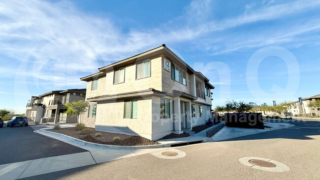 Building Photo - 2121 W Sonoran Desert Dr