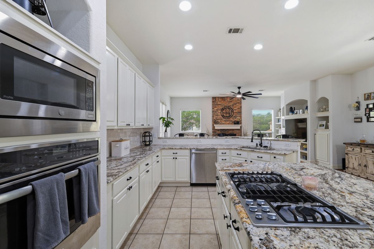 Building Photo - 71 Sable Heights