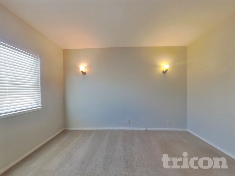 Building Photo - 573 Laurel St