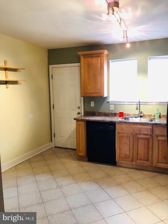 Building Photo - 2027 S Darien St