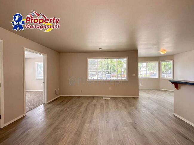Building Photo - 5843 W Clearview Ln
