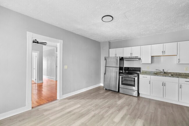 Building Photo - 202 Mather St