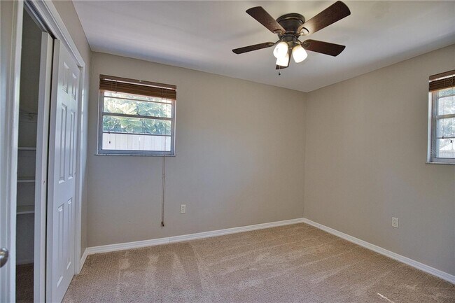 Building Photo - 1056 Venetian Pkwy