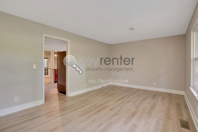 Building Photo - 1461 Palisades Rd