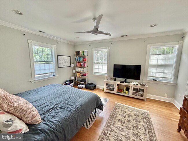 Building Photo - 7538 Morningside Dr NW