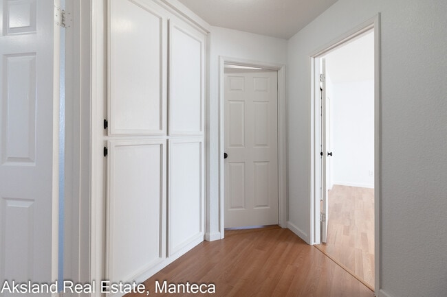 Building Photo - 15046 Cambridge Dr