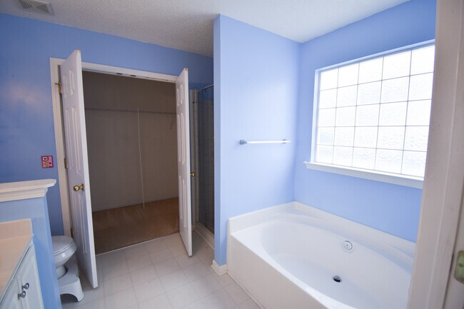 Building Photo - 104 Summit Ridge Cir