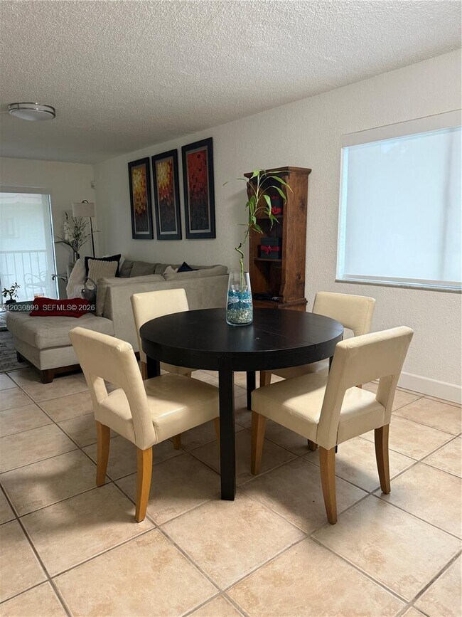 Building Photo - 16184 Laurel Dr