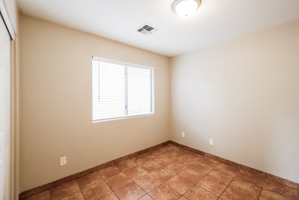 Building Photo - 1604 S 80th Ln