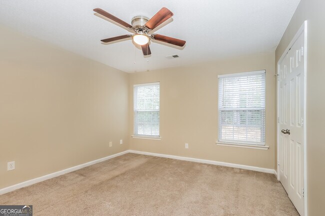 Building Photo - 105 Lossie Ln