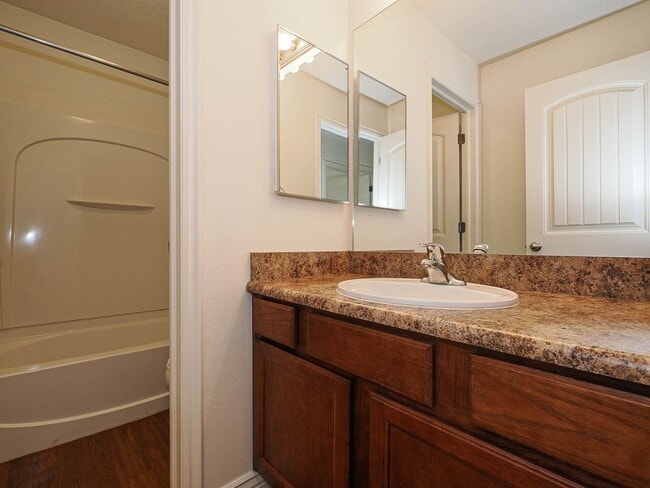 Building Photo - 3 Bedroom, 2 Bathroom Condo
