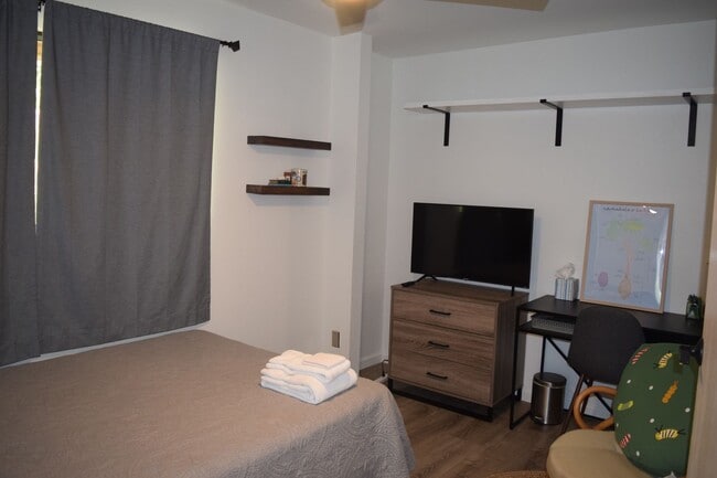 Building Photo - Haleakala Gardens Furnished ground floor 3bd 2ba