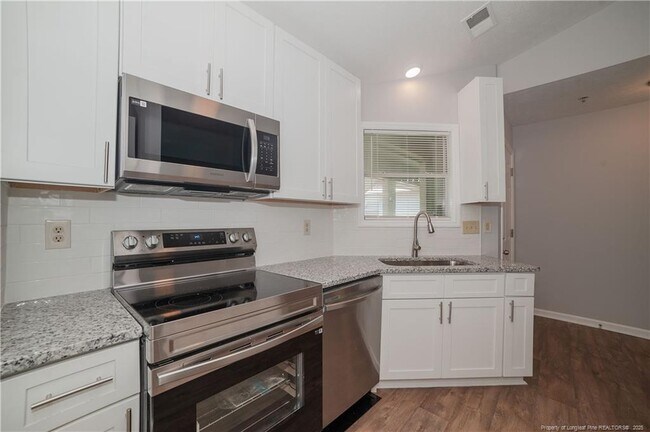 Building Photo - 974 Stewarts Creek Dr