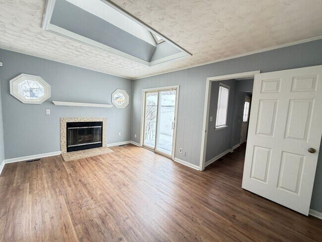 Building Photo - 206 Kenoak Dr