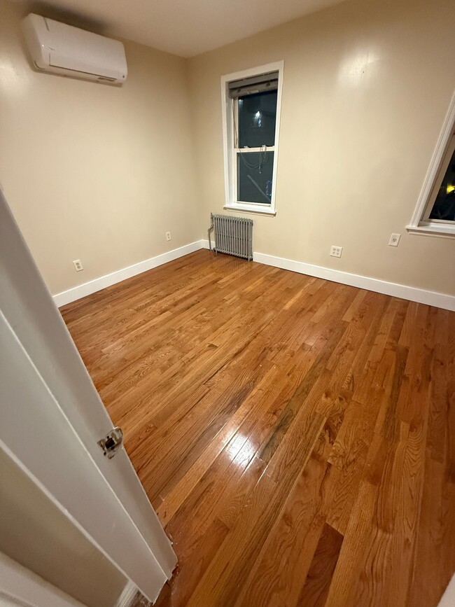 Building Photo - 92-14-14 Silver Rd