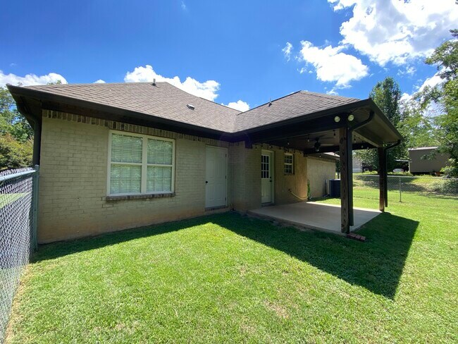 Building Photo - 5210 Red Valley Rd