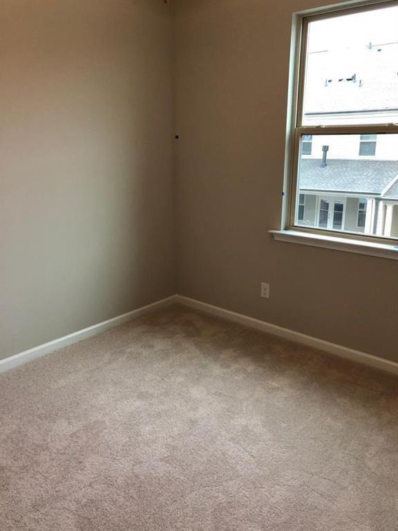 Building Photo - 3930 Redwood Dr