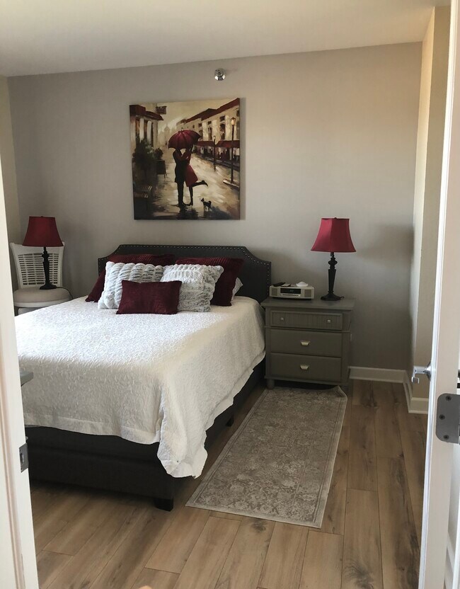 Furnished Master BR w/ Lake View - 4100 S Lake Dr