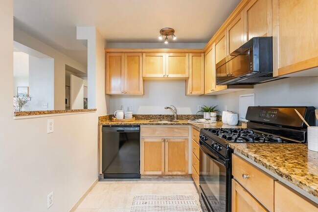 Building Photo - 1205 SW Cardinell Dr