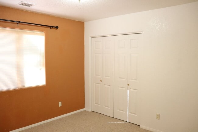 Building Photo - Santa Fe Style Home