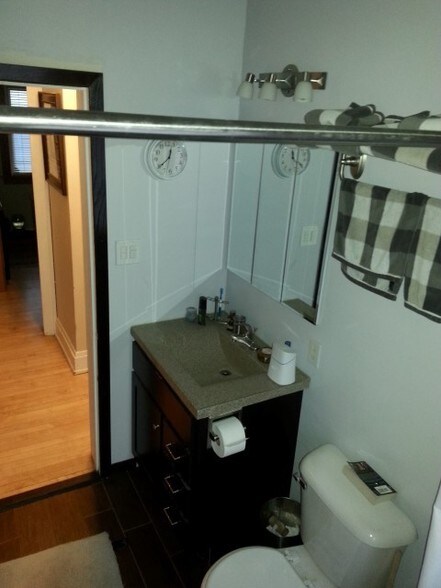 Building Photo - 1361-1363 N Hawley Rd