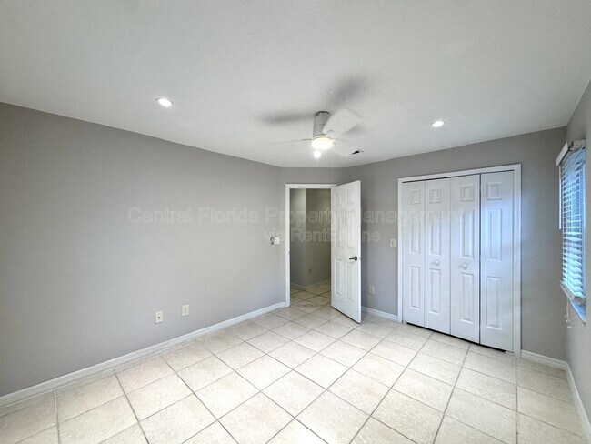 Building Photo - 721 Endeavour Dr S