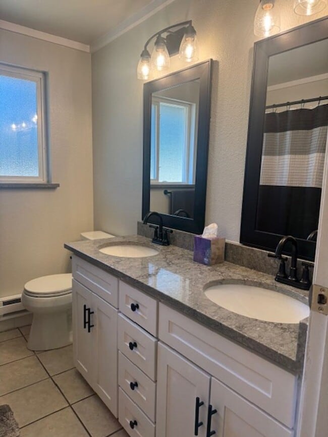 Building Photo - Beautiful 3 bed 2 bath rambler in South Hi...
