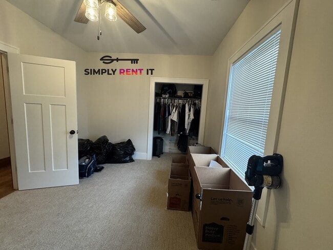 Building Photo - Renovated 2 Bedroom, 2 Bathroom on Campus!