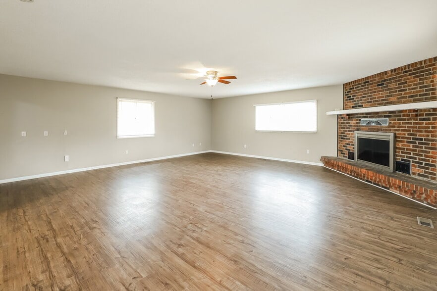 Building Photo - 11008 E 50th Terrace