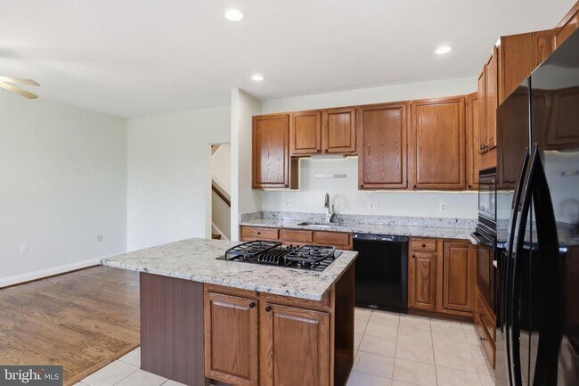 Building Photo - 915 Buttonwood Terrace NE