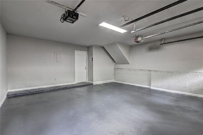 Building Photo - 129 Lester Rd NW