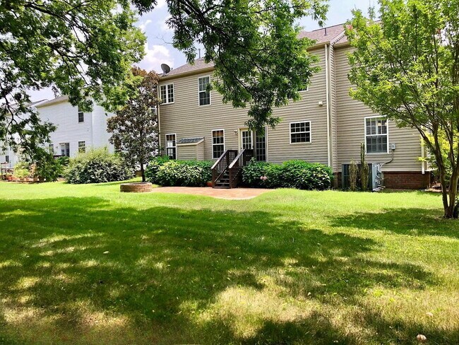 Building Photo - “Your Dream Home Awaits in the Heart of Franklin, TN"