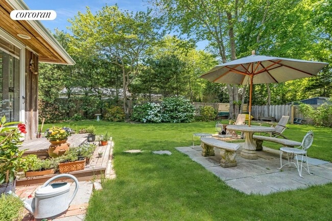 Building Photo - 179 Redwood Rd