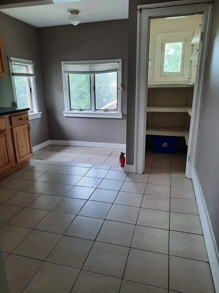 Building Photo - 37 Varden St