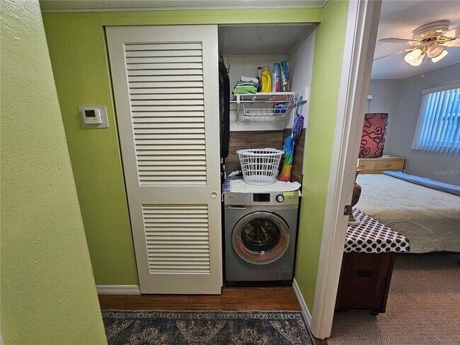 Building Photo - 5896 Palm Ln