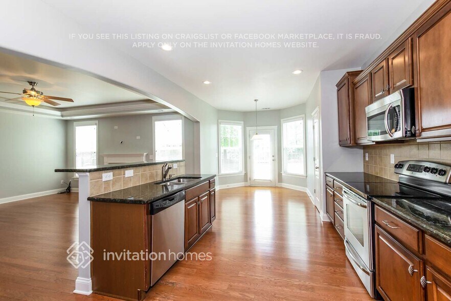 Building Photo - 8059 Willow Branch Dr