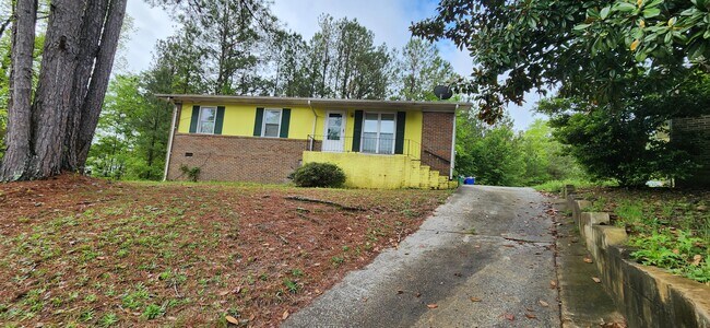 Building Photo - 3677 Kingsview Dr
