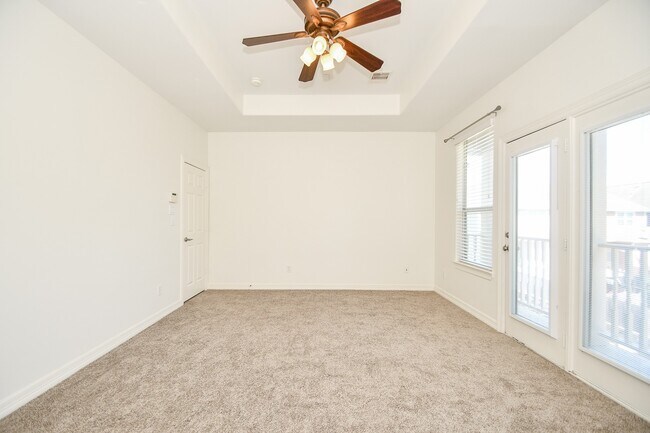 Building Photo - 3313 New Garden View Ln