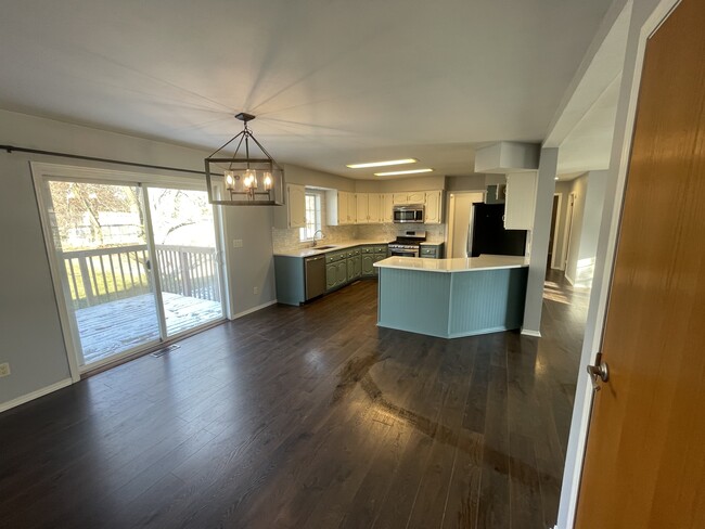 Dinning Room - 502 SE Aster Ct